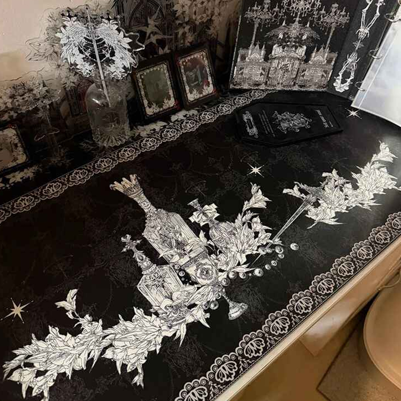 لوحة ماوس بتصميم مبنى قوطي من  - مراجعة Desk Setup Rug وسعره