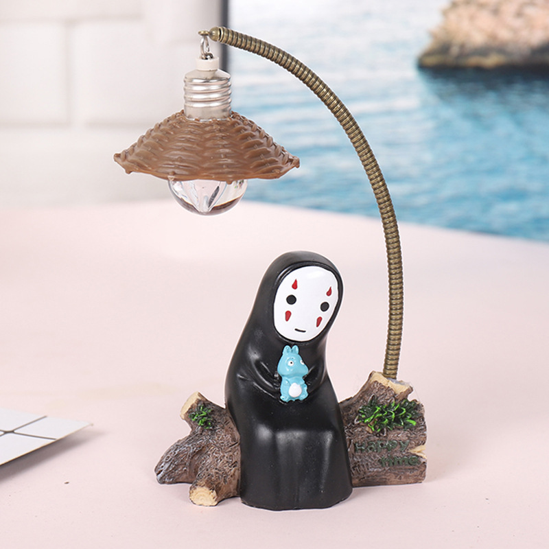 مصباح ليلي كرتوني مضحك على شكل - مراجعة Desk Setup Anime وسعره
