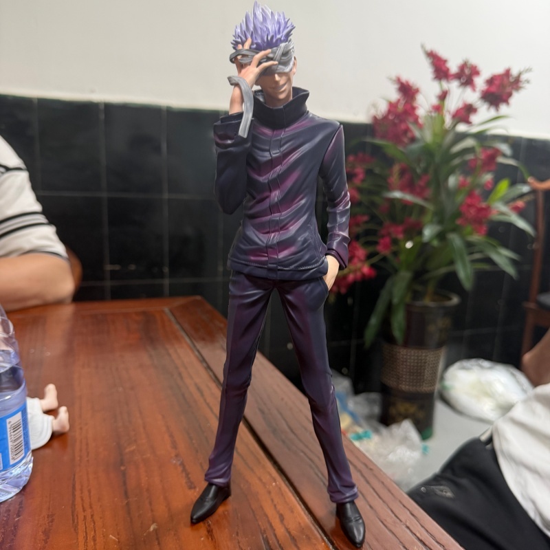 مجسم شخصية أنمي ساتورو غوجو من - مراجعة Desk Setup Anime وسعره